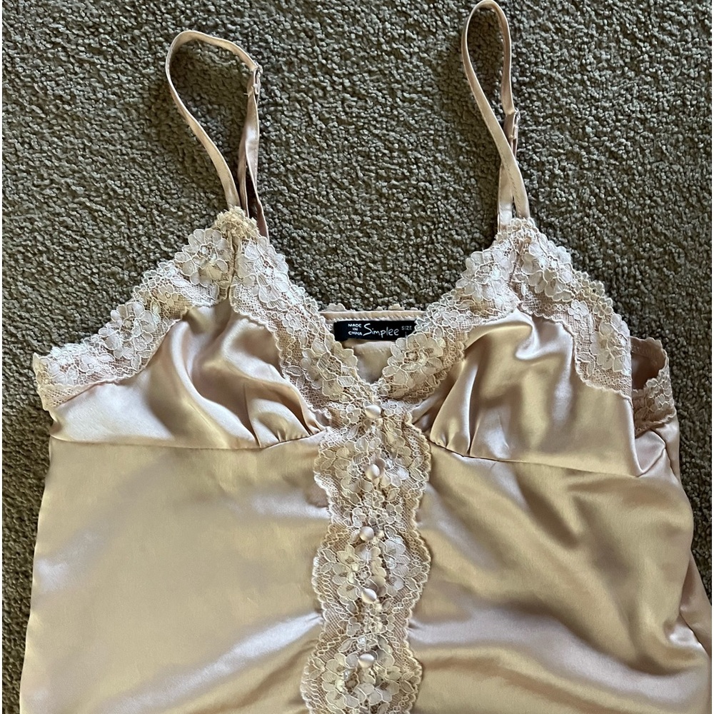 Spaghetti strap top. Silky. Size L.